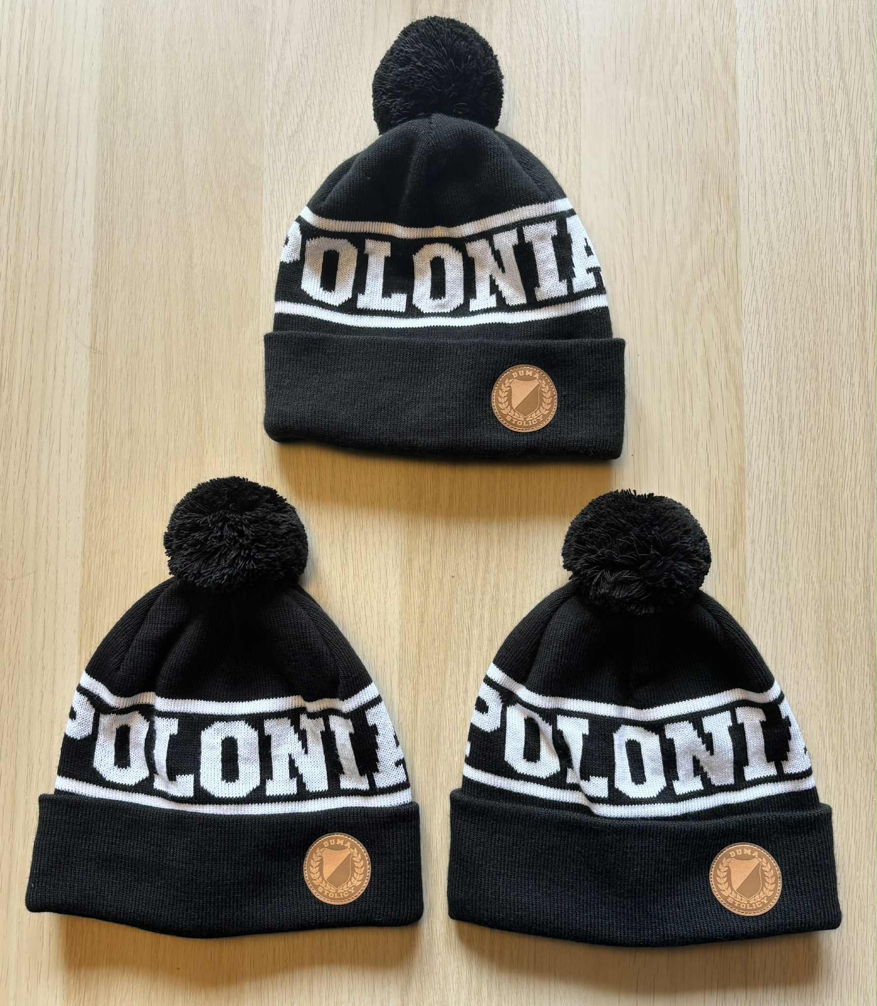 Czapka z pomponem, skórką i napisem Polonia